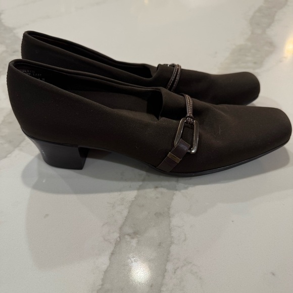 Munro Cindi Block Heel Slip On Loafer Stretch Fabric Pump Womens Size 8SS Brown - Picture 3 of 10